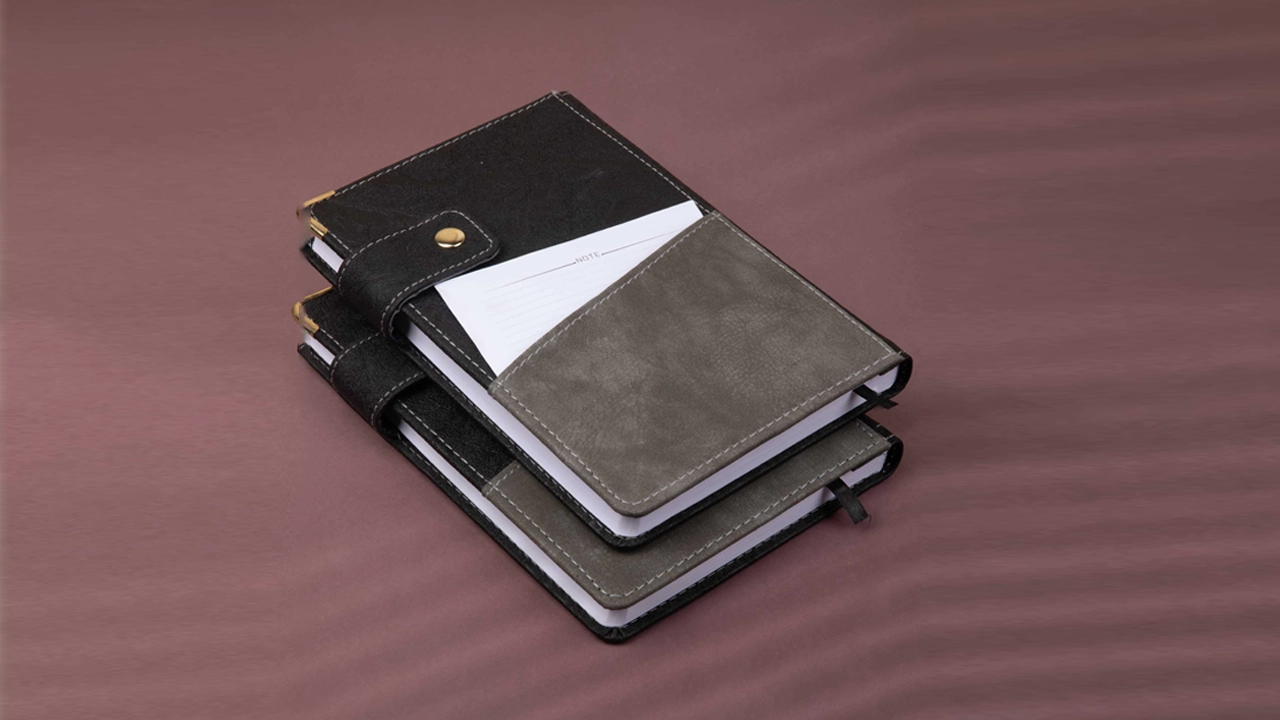 سررسید 1405 رقعی چرم دکمه دار ونوس